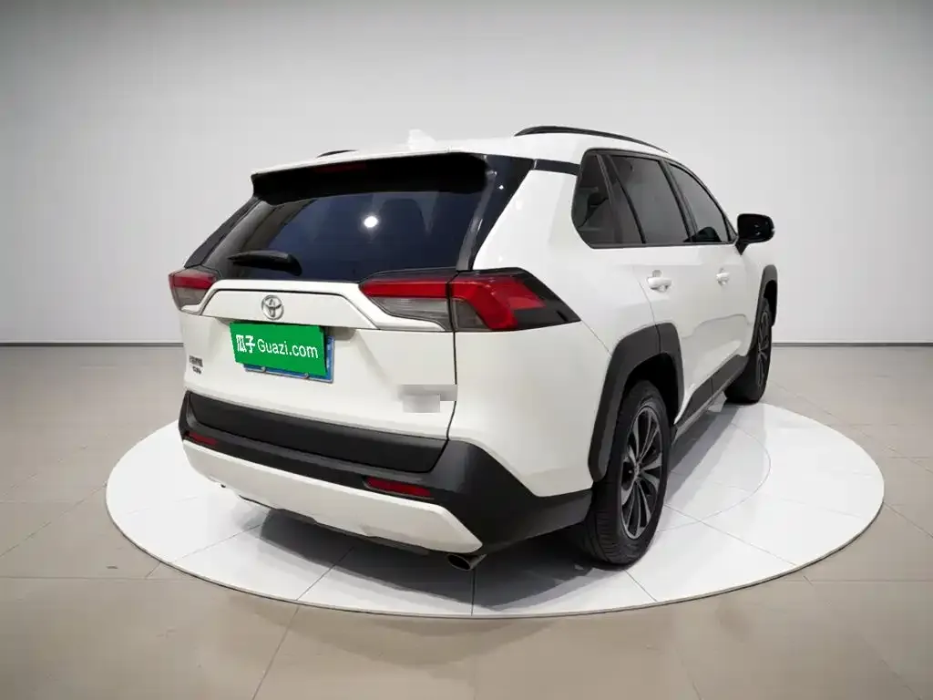 Toyota RAV4 — фото 4