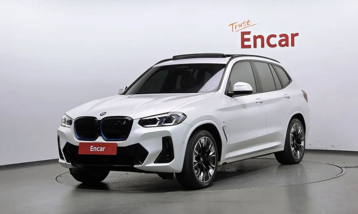 BMW iX3 — фото 1