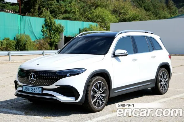 Mercedes-Benz EQB — фото 1