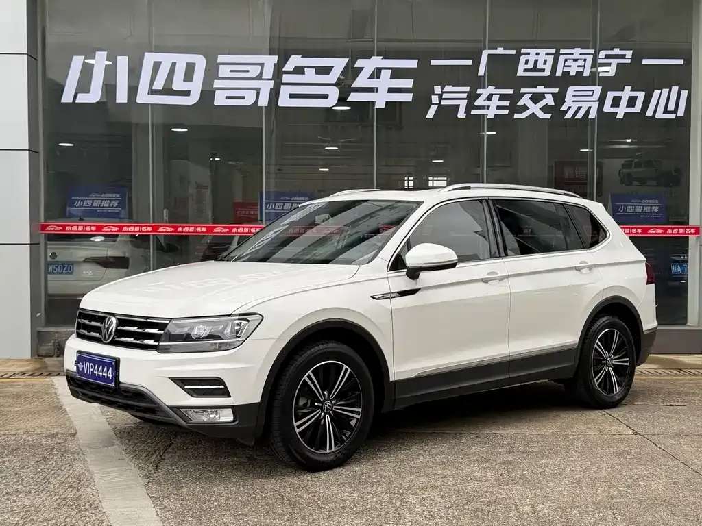 Volkswagen Tiguan L — фото 1