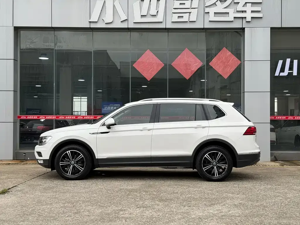 Volkswagen Tiguan L — фото 2