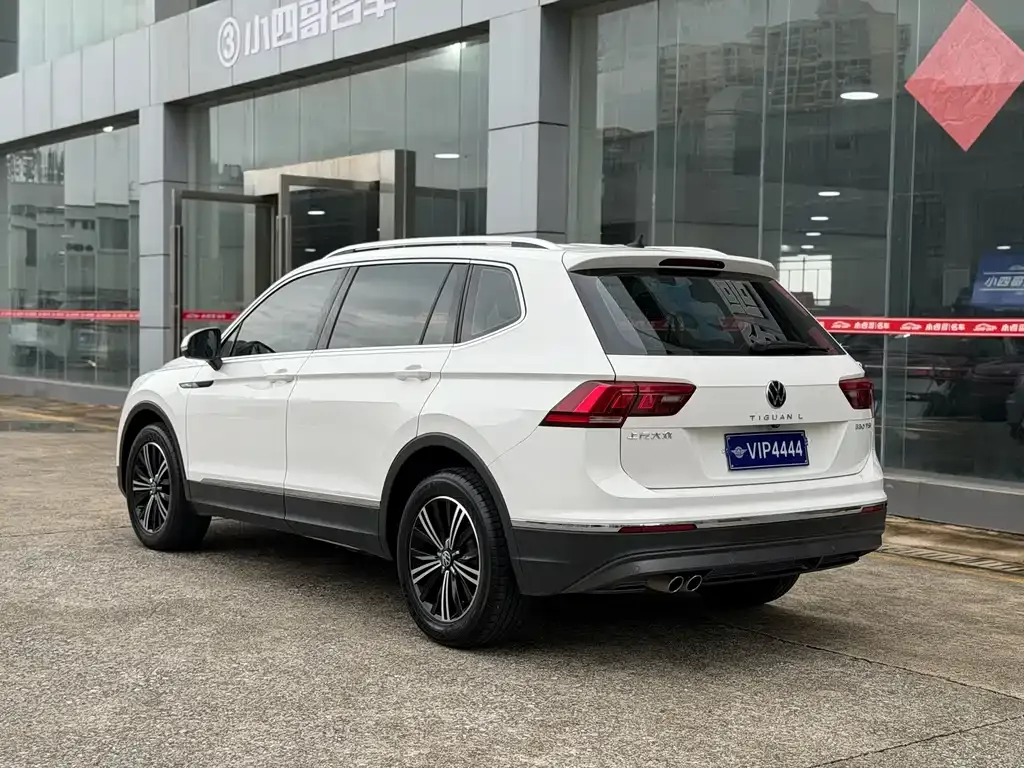 Volkswagen Tiguan L — фото 6