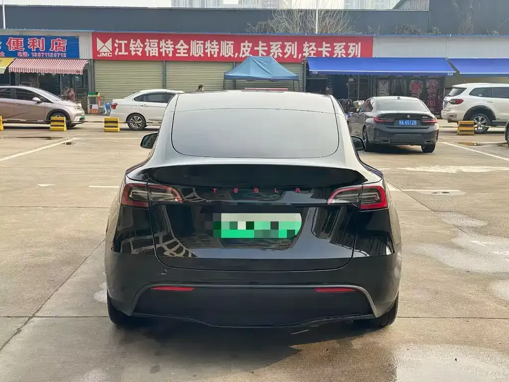 Tesla Model Y — фото 9