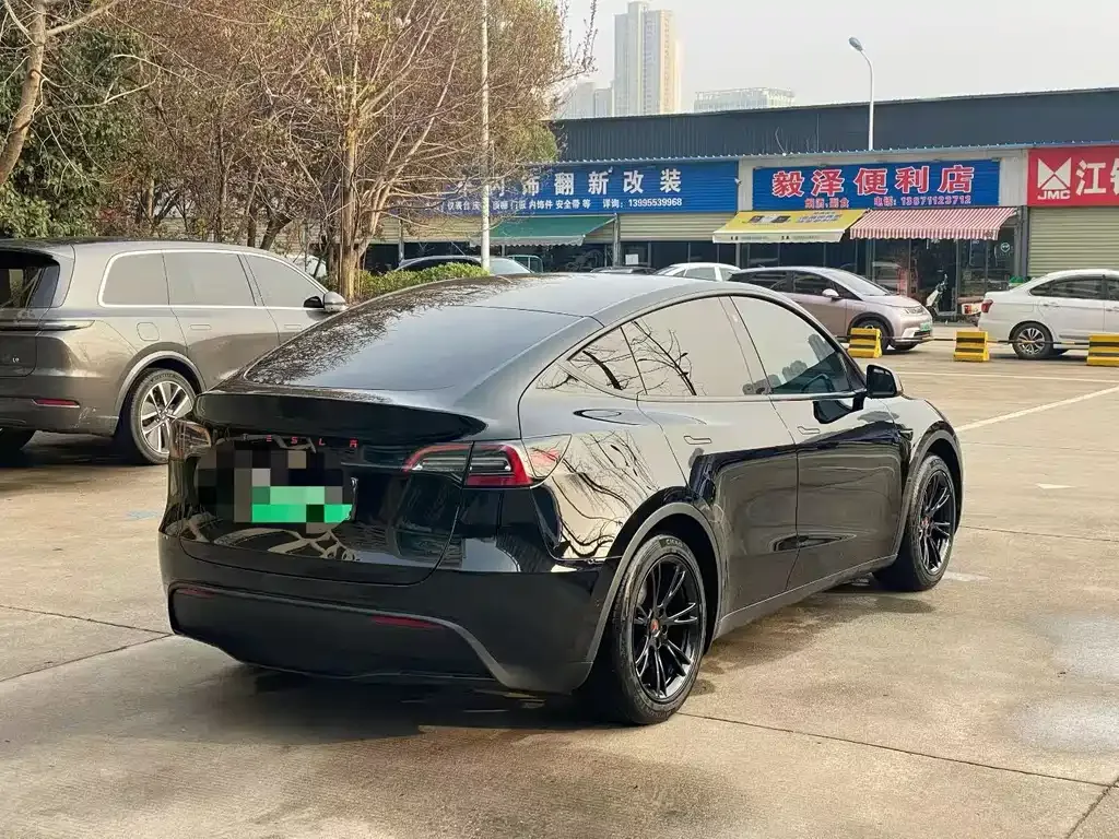 Tesla Model Y — фото 4