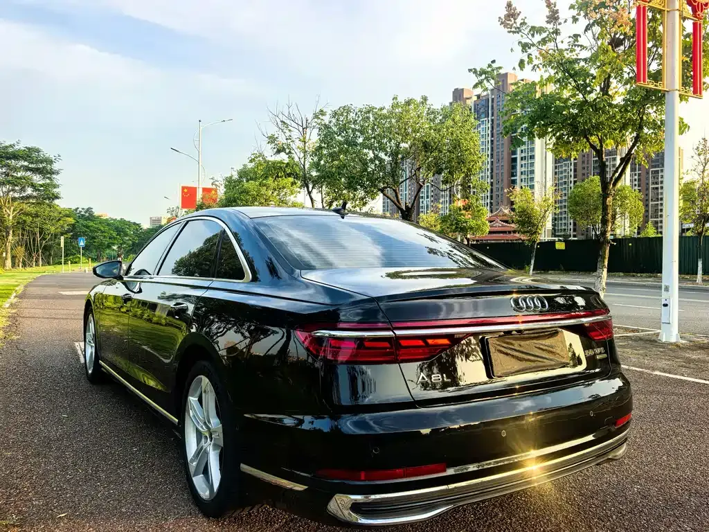 Audi A8 — фото 7
