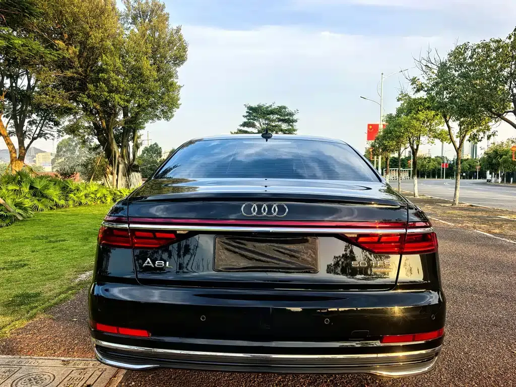 Audi A8 — фото 5