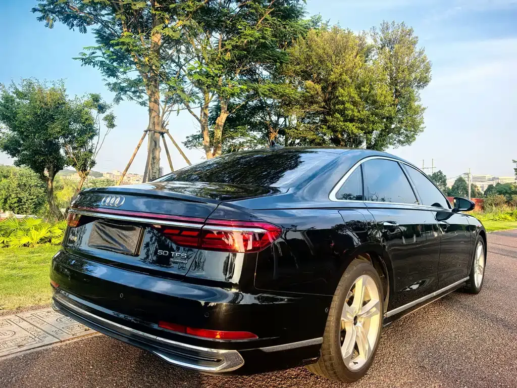 Audi A8 — фото 8