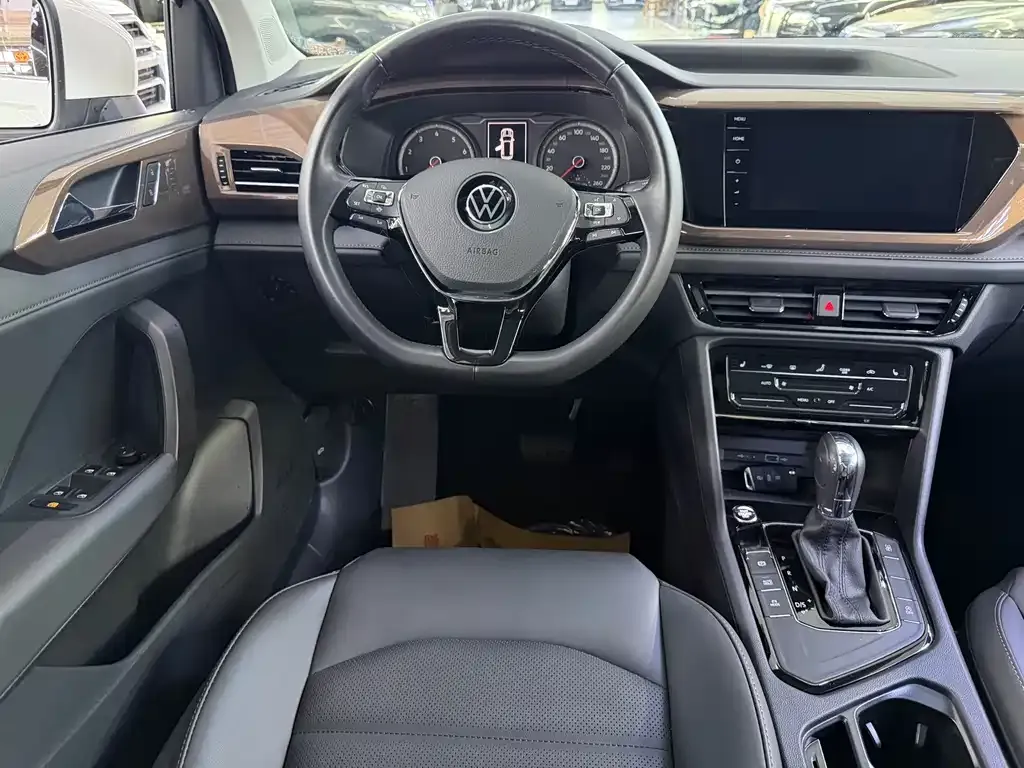 Volkswagen Tharu — фото 7
