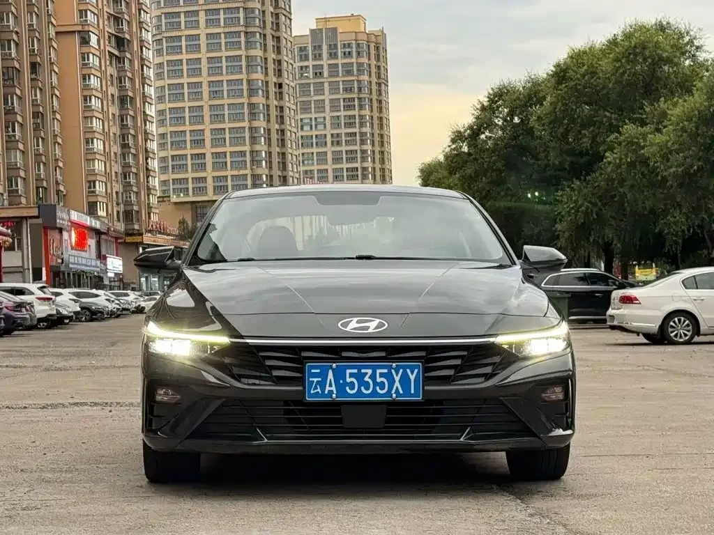 Hyundai Elantra — фото 5