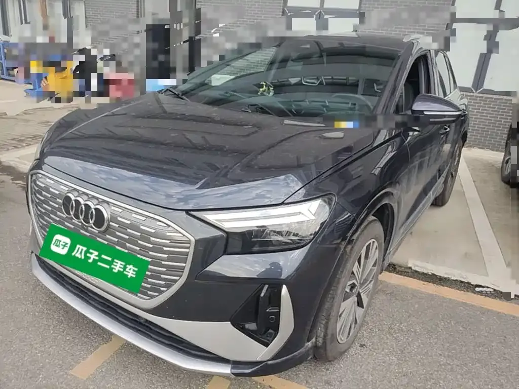 Audi Q4 e-tron — фото 1