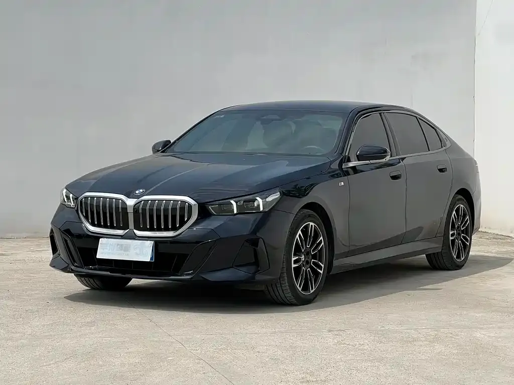 BMW 5 Series — фото 1