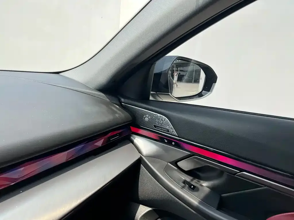 BMW 5 Series — фото 10