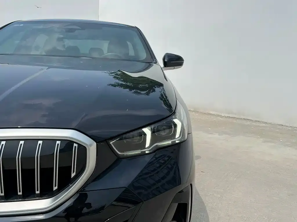BMW 5 Series — фото 9