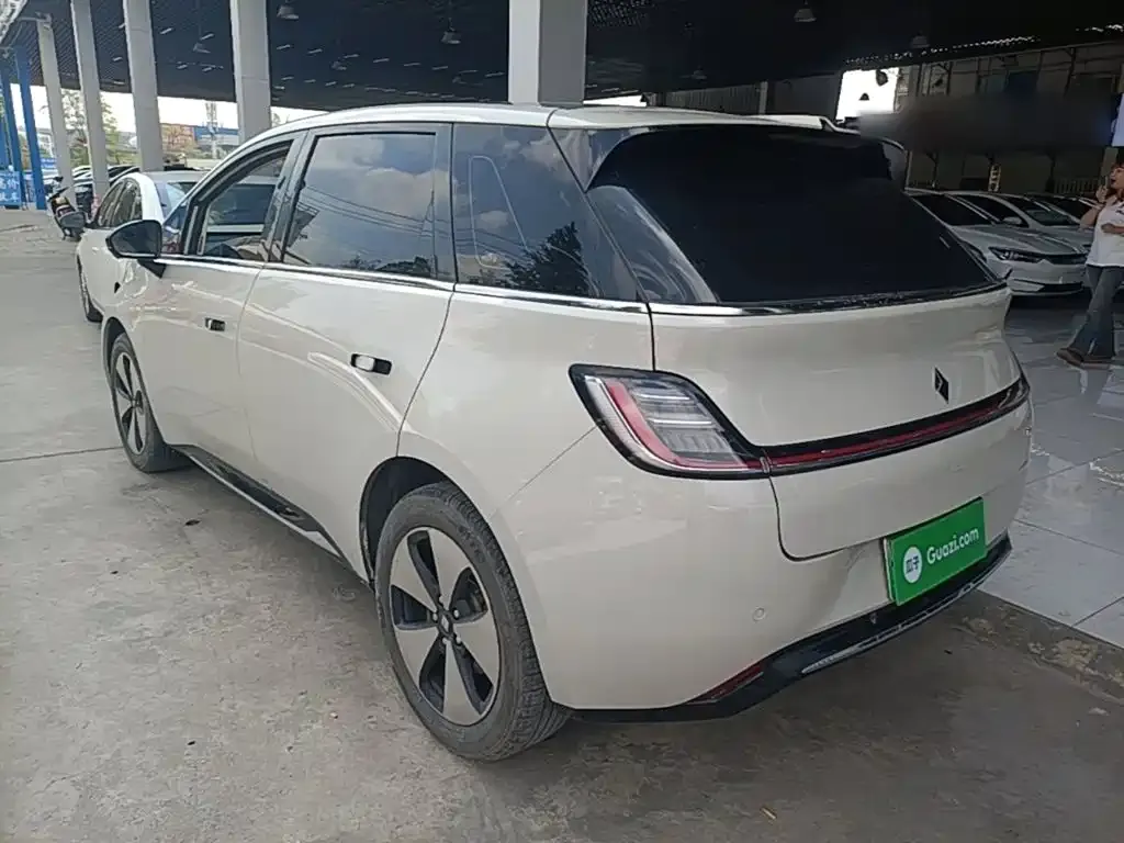 Baojun Yunduo — фото 3