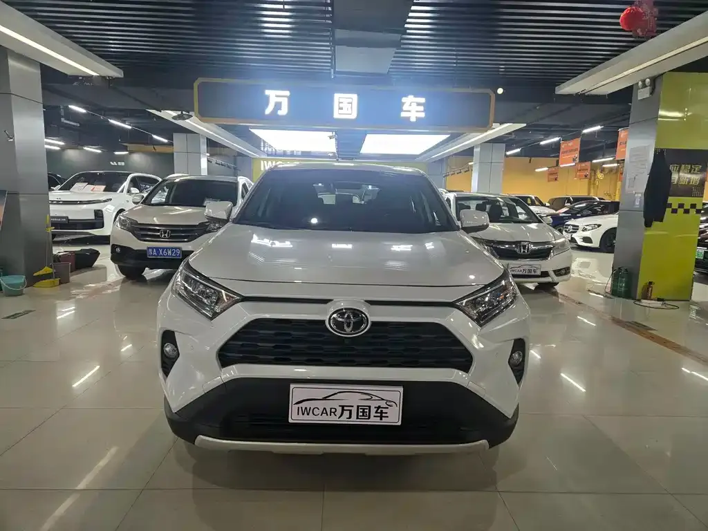 Toyota RAV4 — фото 5