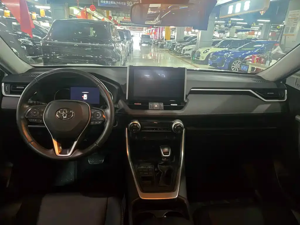 Toyota RAV4 — фото 3