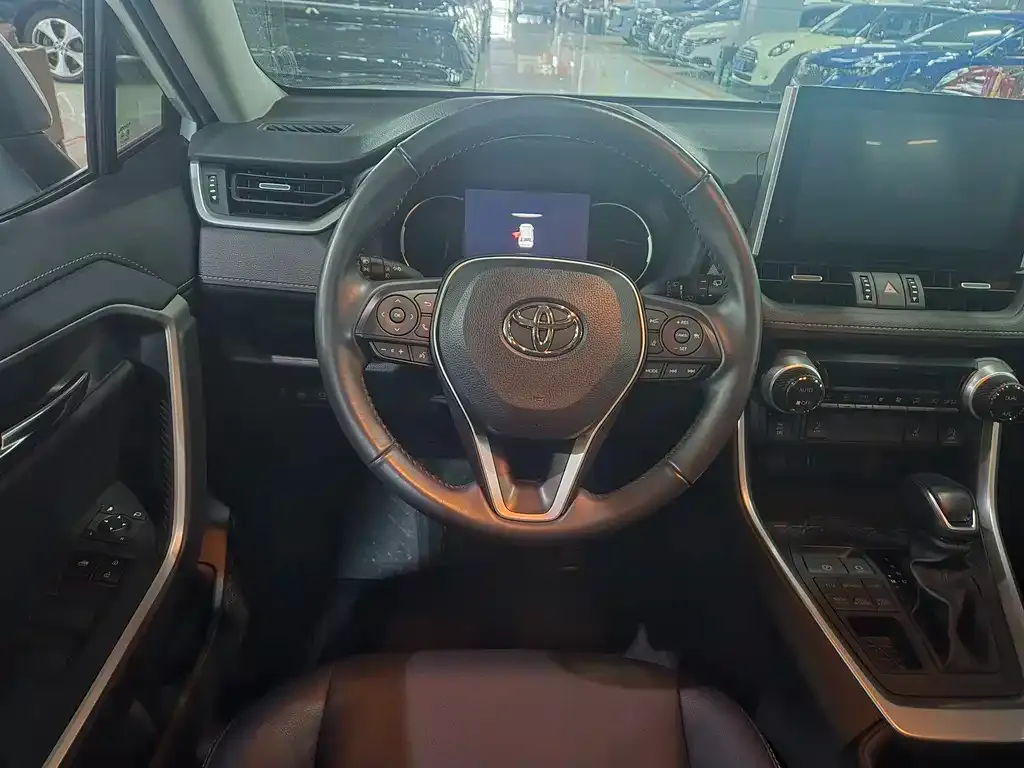 Toyota RAV4 — фото 2