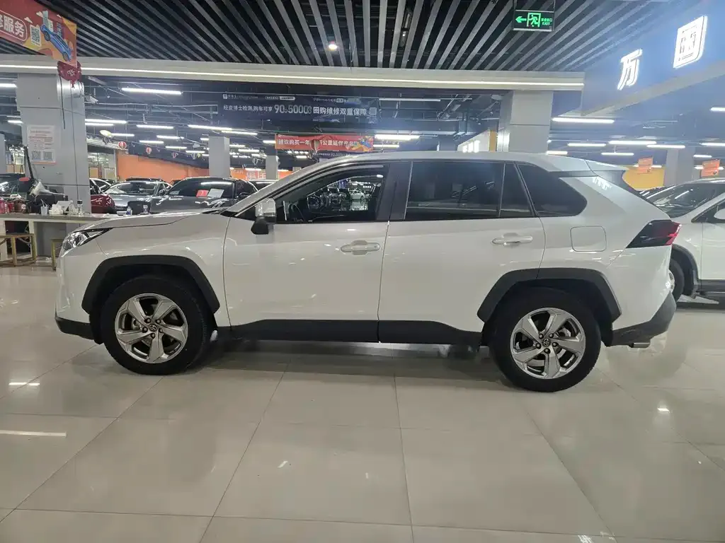 Toyota RAV4 — фото 6