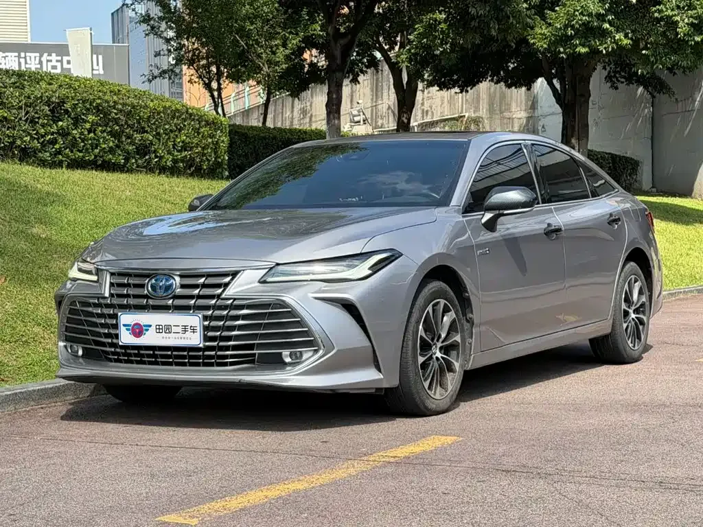 Toyota Avalon — фото 1