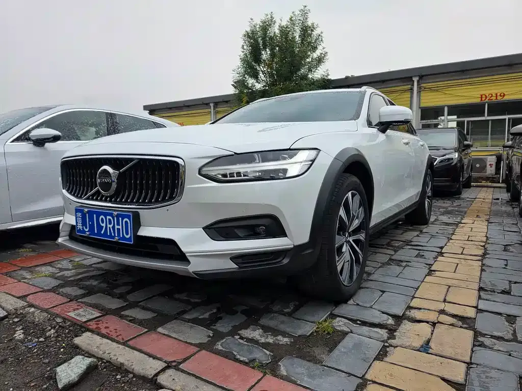 Volvo V90 — фото 1