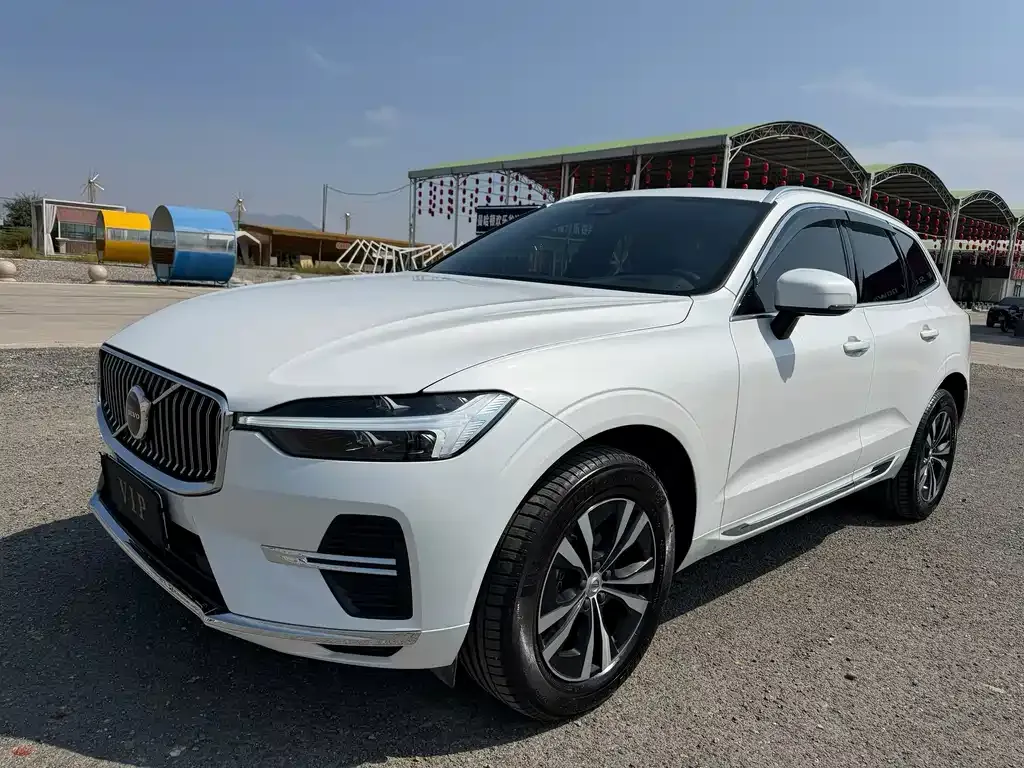 Volvo XC60 — фото 1