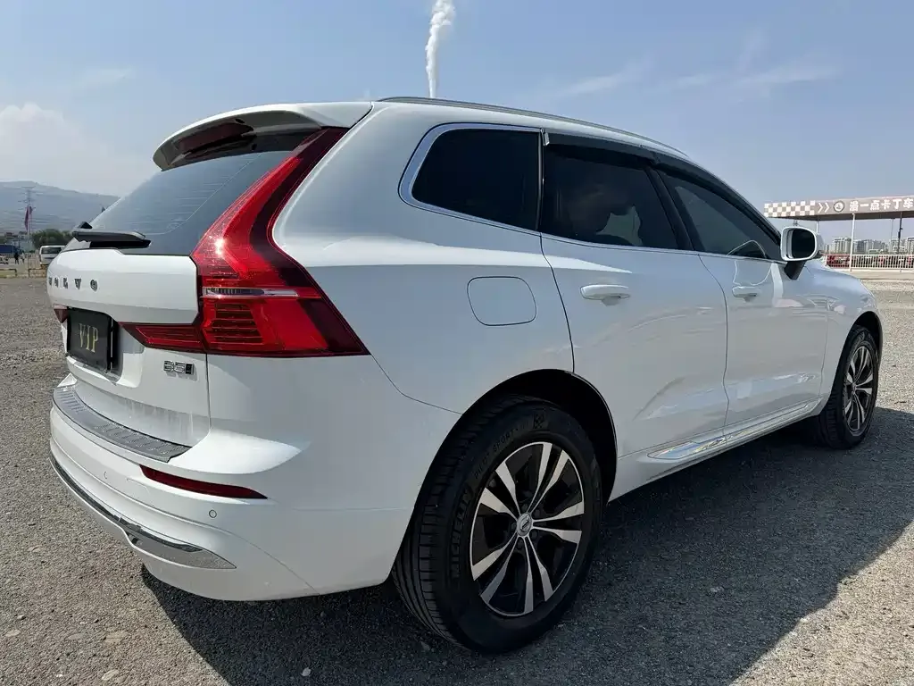 Volvo XC60 — фото 8