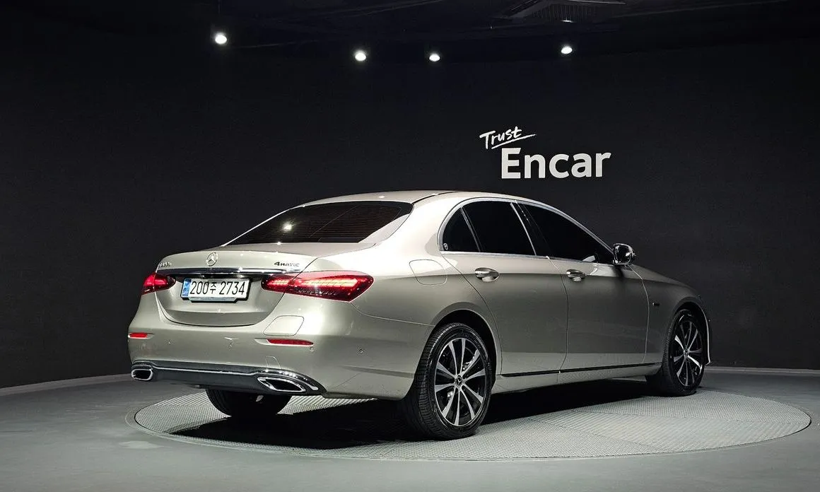 Mercedes-Benz E-Class — фото 6