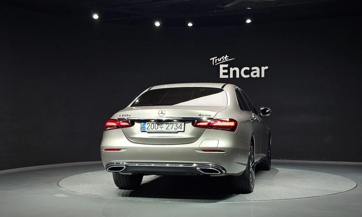 Mercedes-Benz E-Class — фото 2