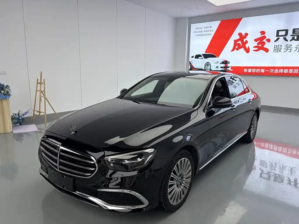 Mercedes-Benz E-Class — фото 1