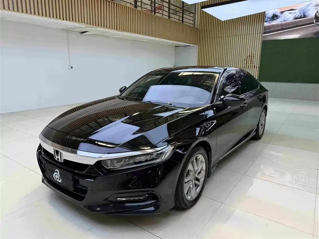 Honda Accord — фото 1