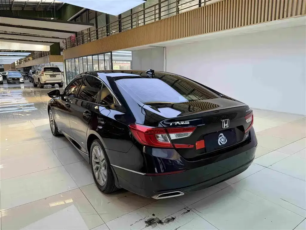 Honda Accord — фото 8