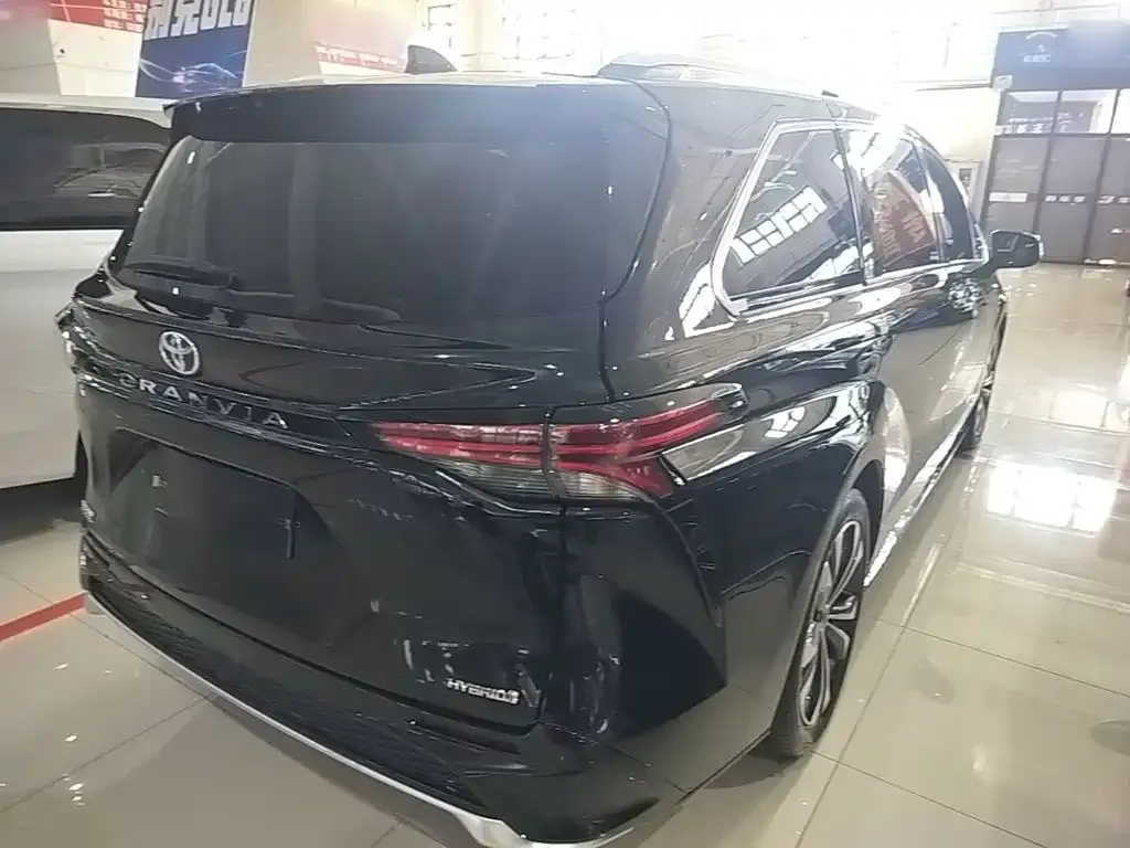 Toyota Granvia — фото 9