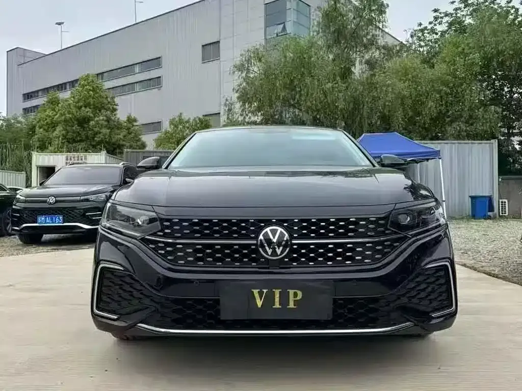 Volkswagen Passat — фото 1