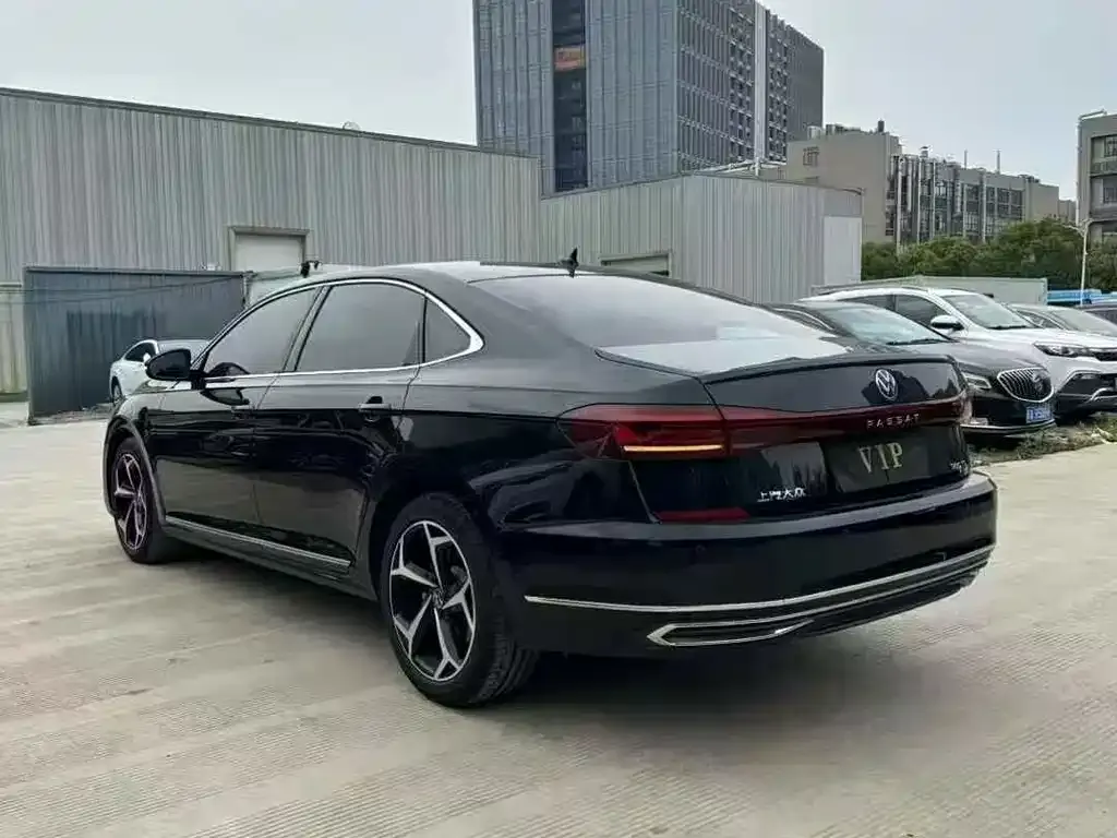 Volkswagen Passat — фото 6