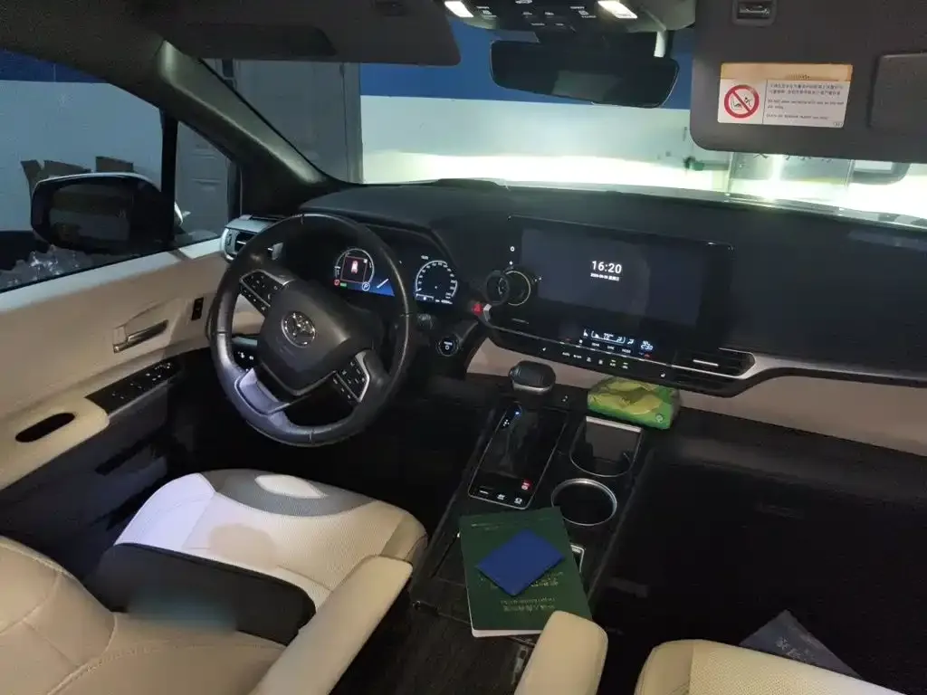 Toyota Granvia — фото 10
