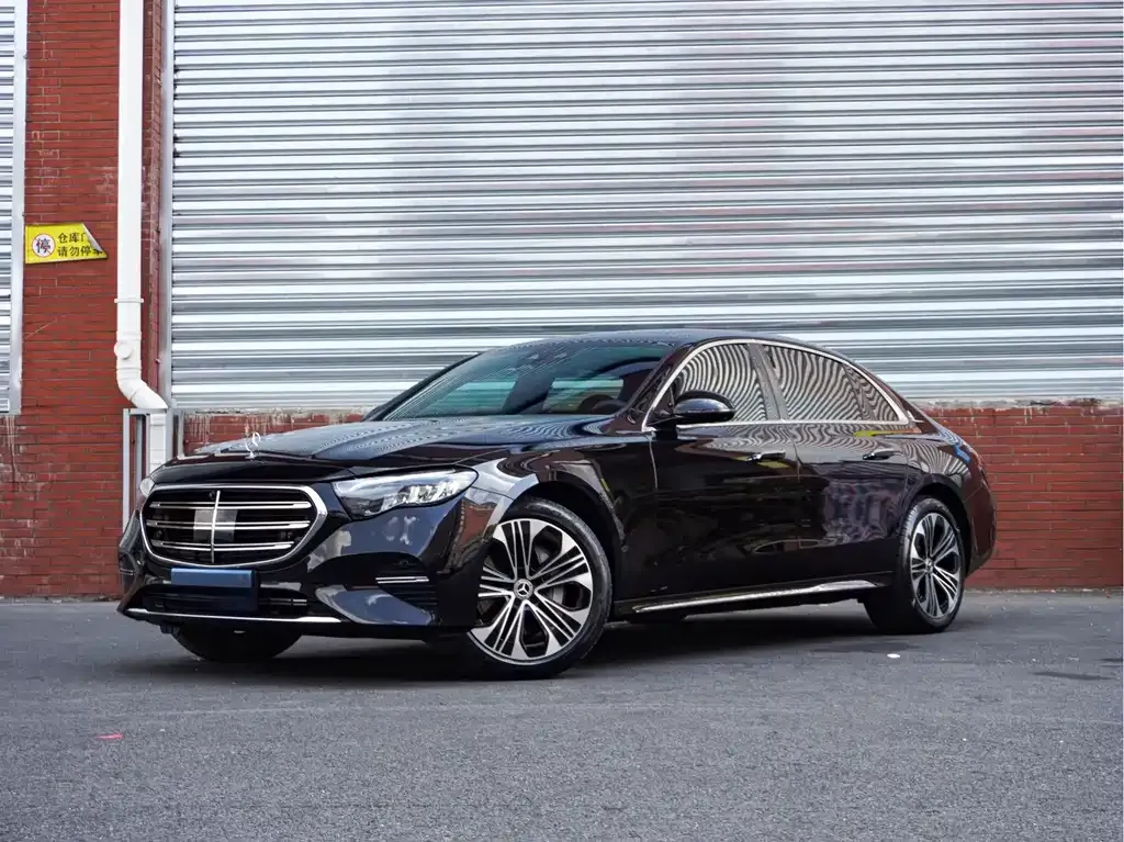 Mercedes-Benz E-Class — фото 1