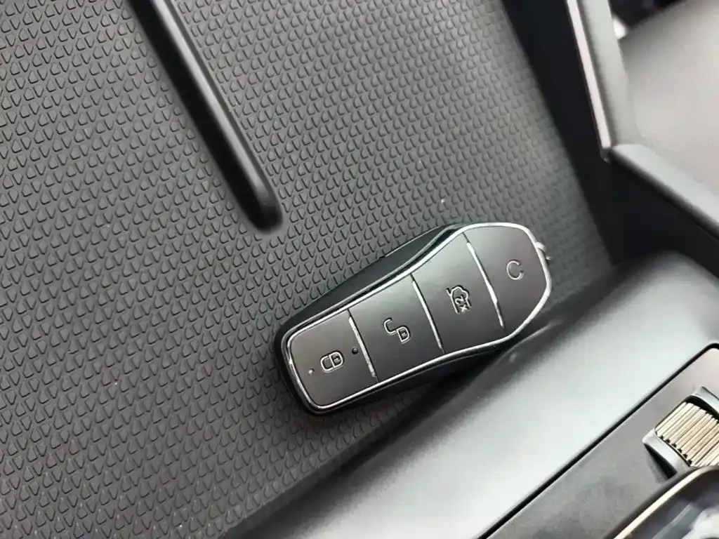 BYD Qin L — фото 8