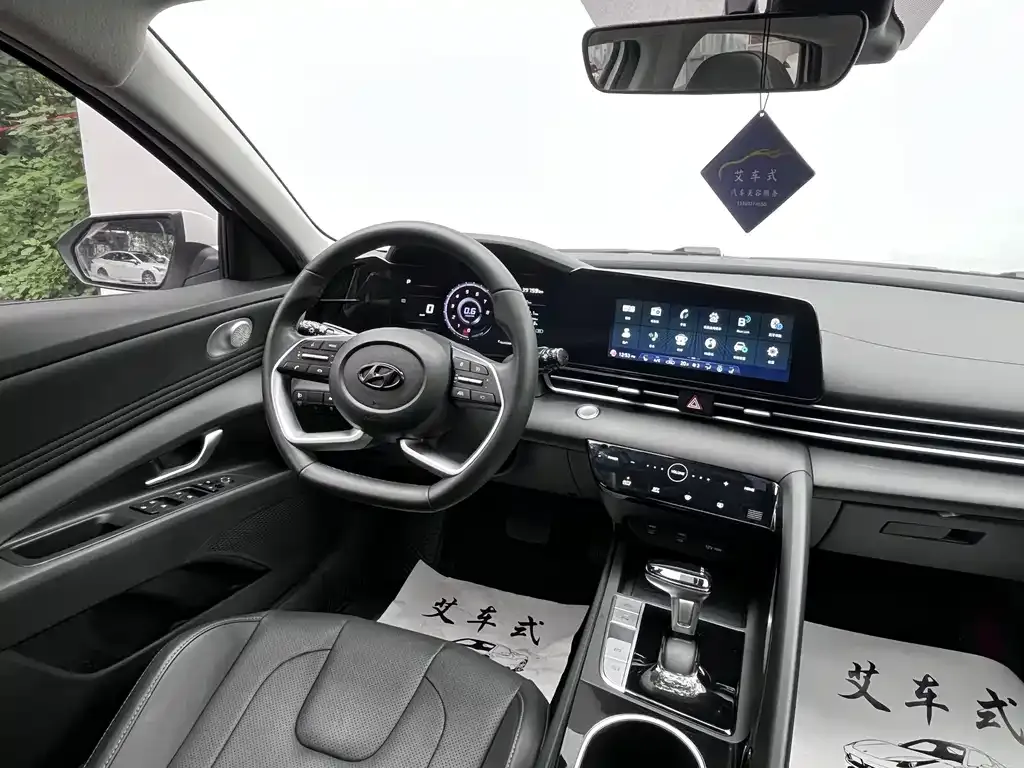 Hyundai Elantra — фото 7