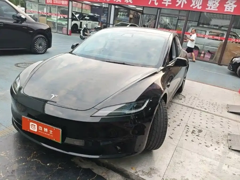 Tesla Model 3 — фото 1