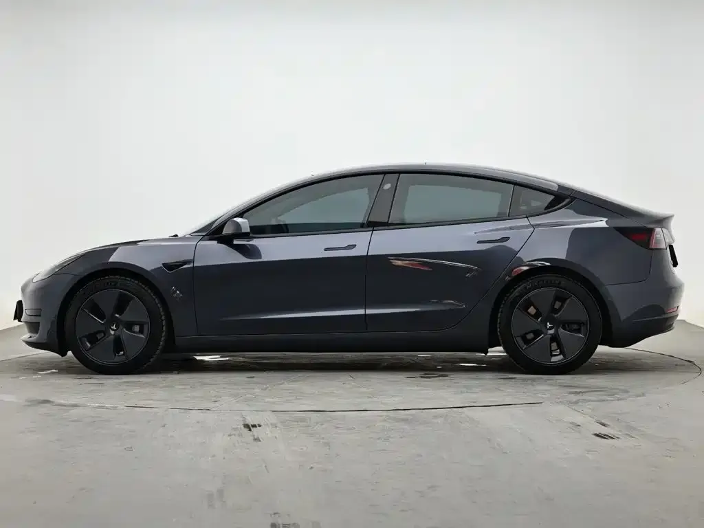 Tesla Model 3 — фото 10