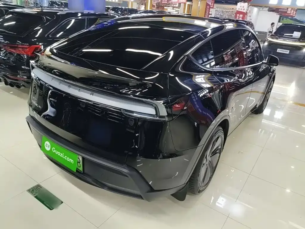 Tesla Model Y — фото 10