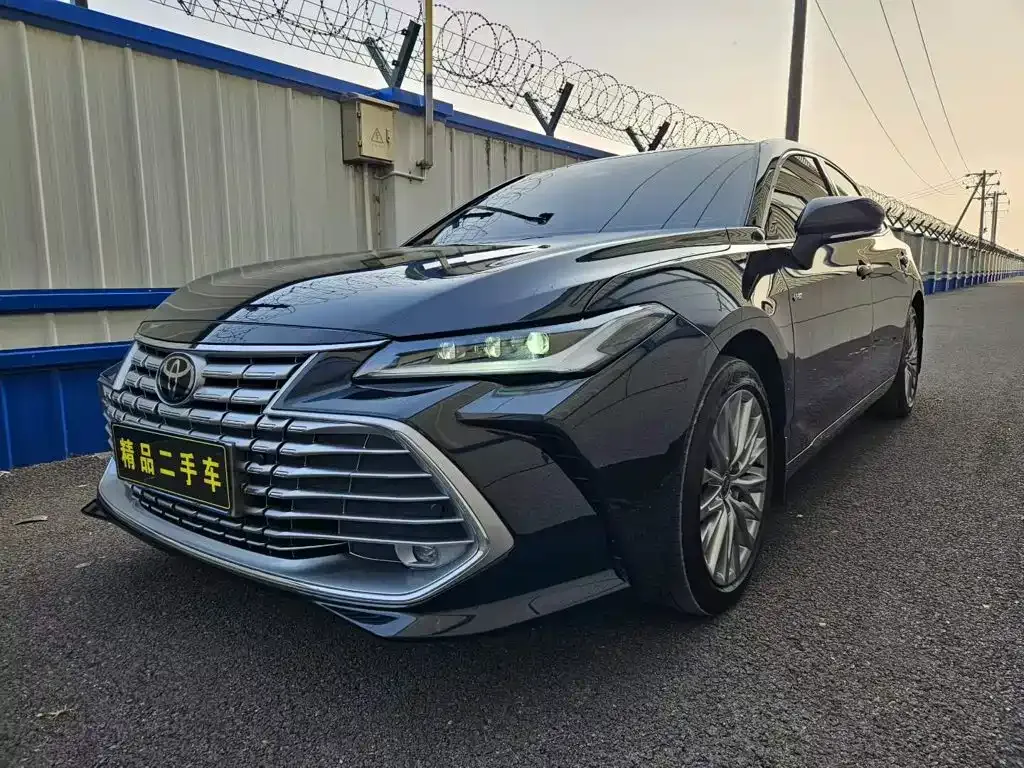 Toyota Avalon — фото 1