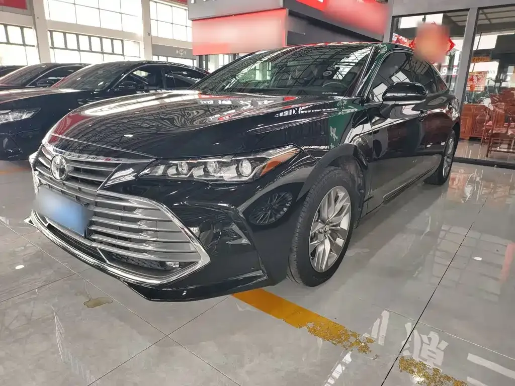 Toyota Avalon — фото 1