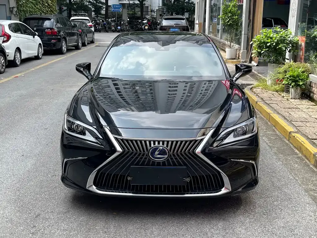Lexus ES — фото 1
