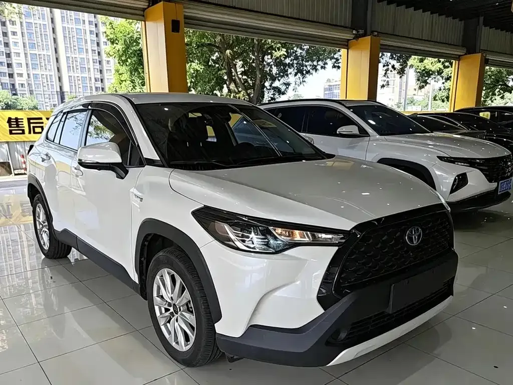 Toyota Corolla Cross — фото 1