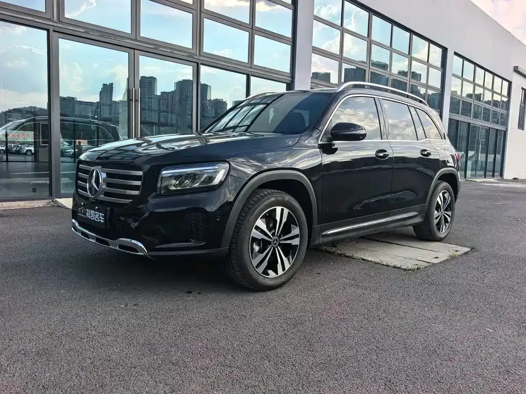 Mercedes-Benz GLB — фото 1