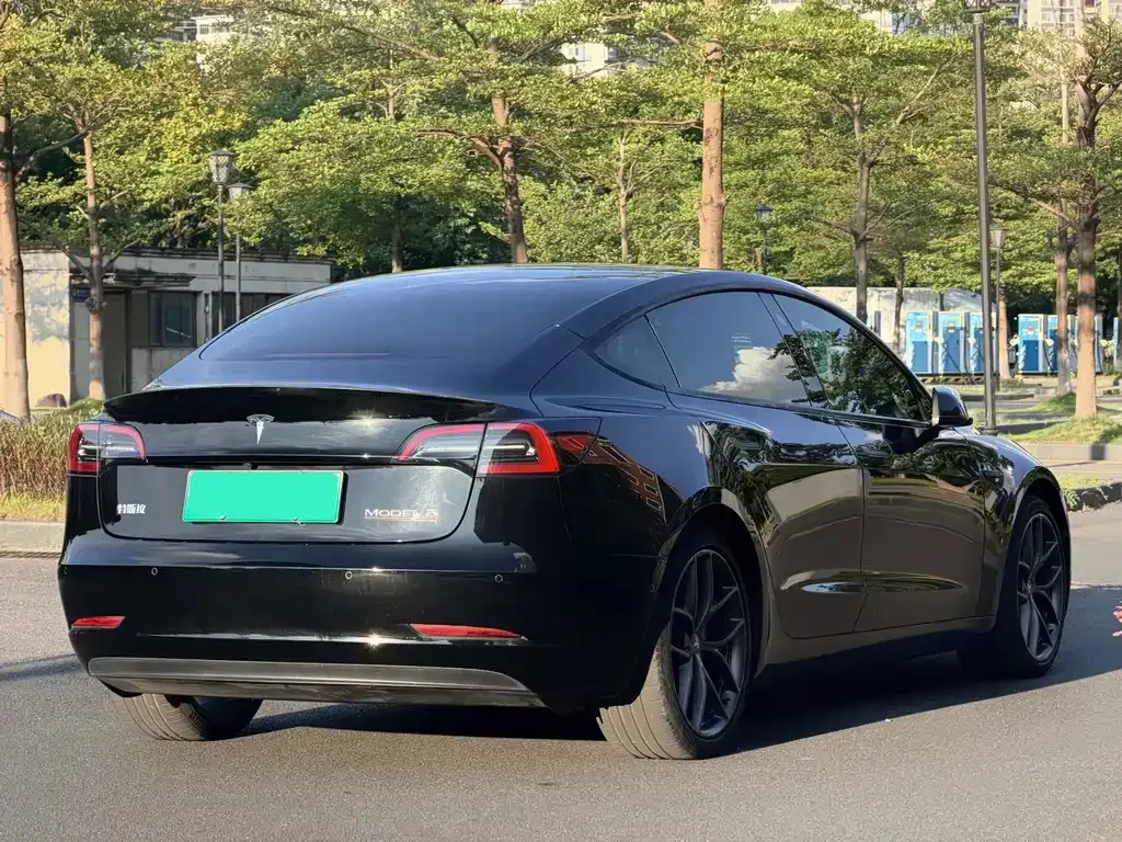 Tesla Model 3 — фото 7