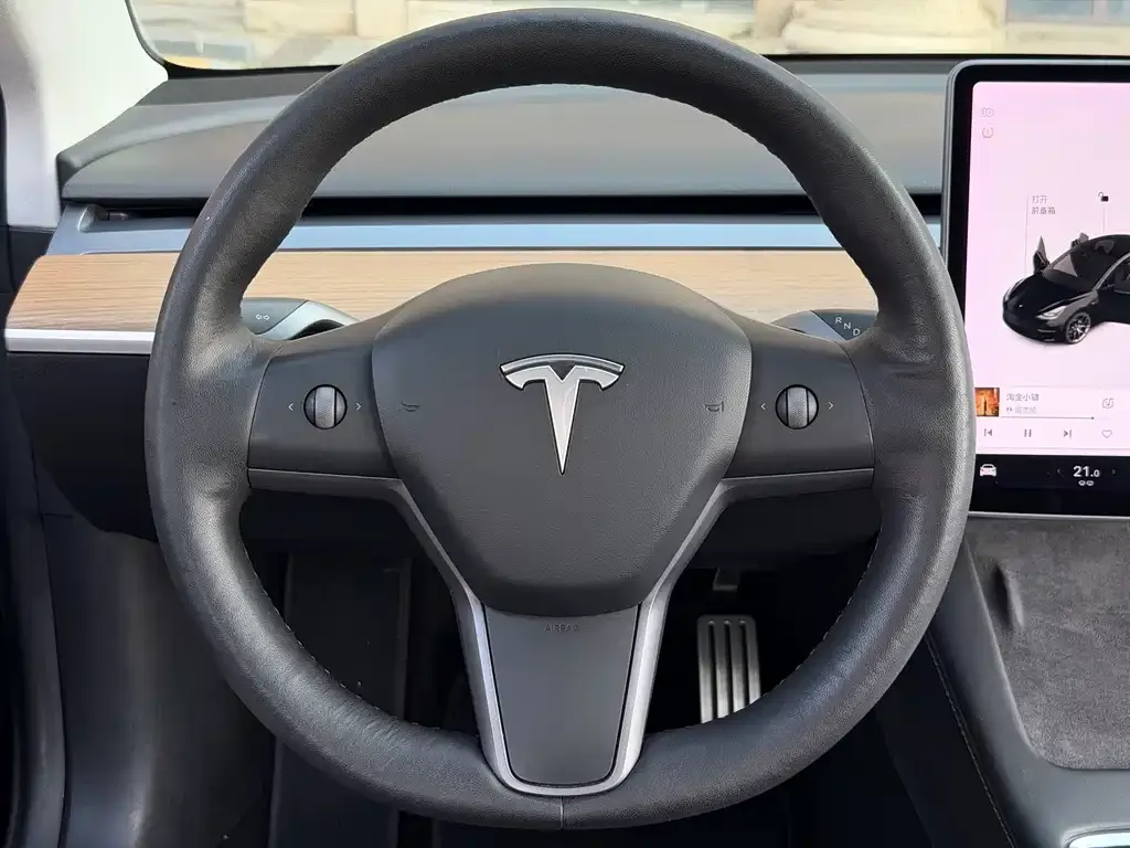 Tesla Model 3 — фото 3