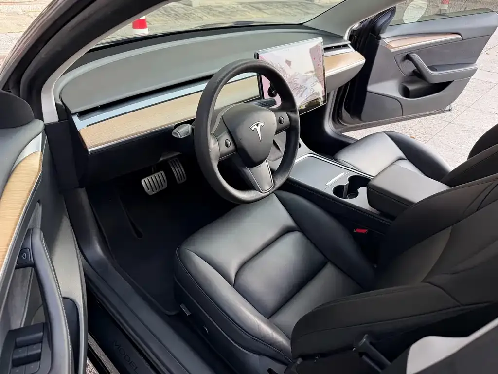Tesla Model 3 — фото 4
