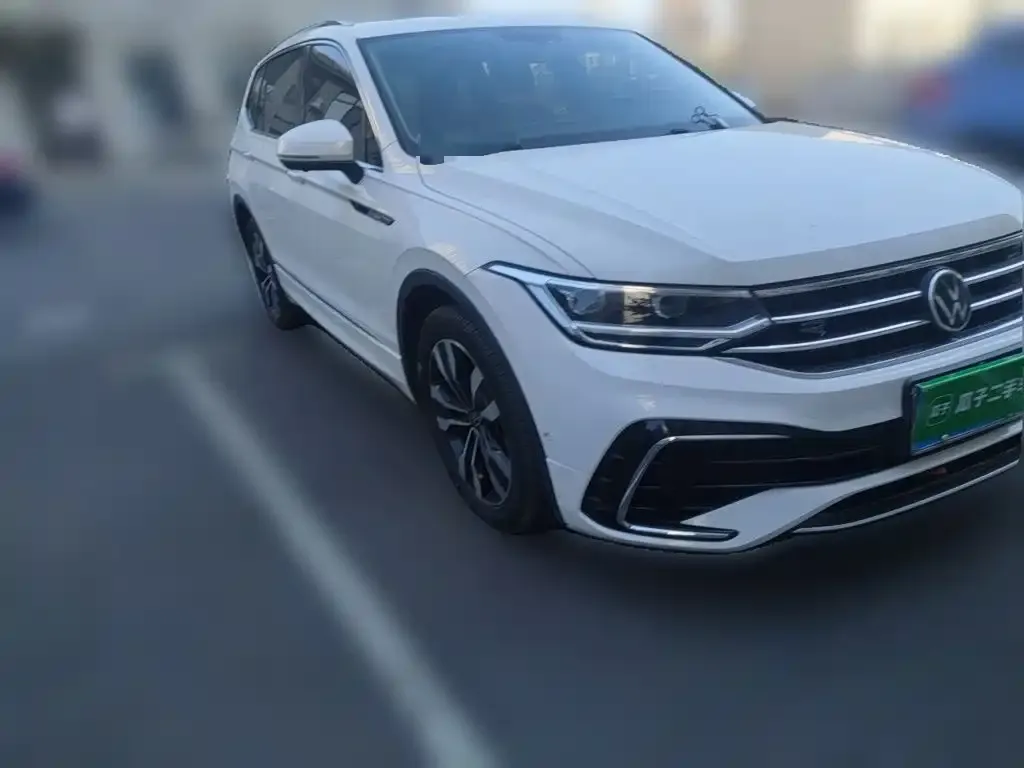 Volkswagen Tiguan L — фото 10